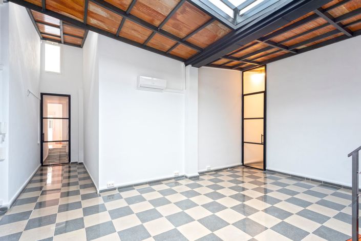 Image No.12-1 Bed Commercial for sale
