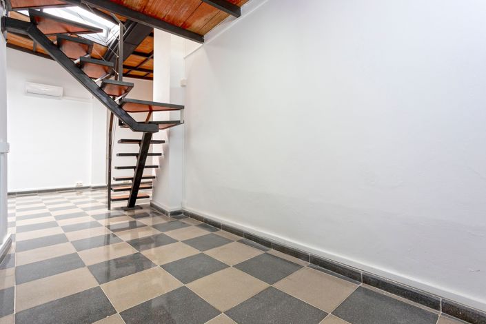 Image No.13-1 Bed Commercial for sale