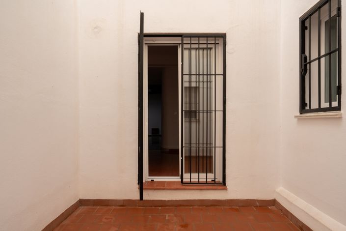 Image No.29-1 Bed Commercial for sale