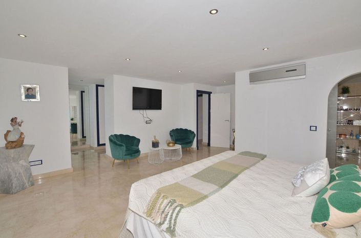 Image No.26-4 Bed Penthouse for sale