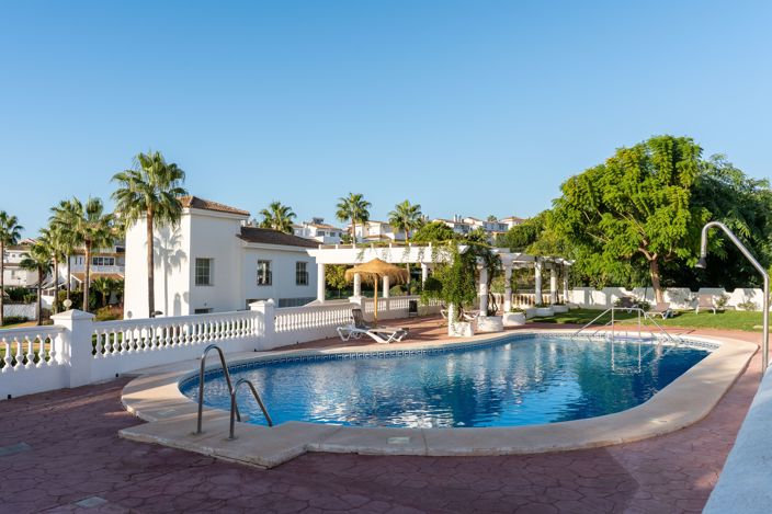 Image No.1-5 Bed Townhouse for sale