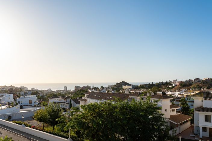 Image No.2-5 Bed Townhouse for sale