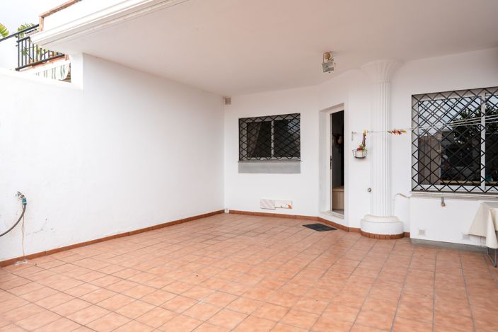 Image No.26-5 Bed Townhouse for sale