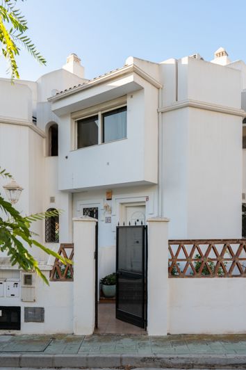 Image No.30-5 Bed Townhouse for sale