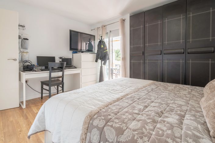 Image No.15-2 Bed Townhouse for sale