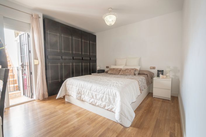 Image No.16-2 Bed Townhouse for sale