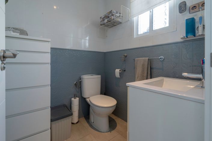 Image No.8-2 Bed Townhouse for sale