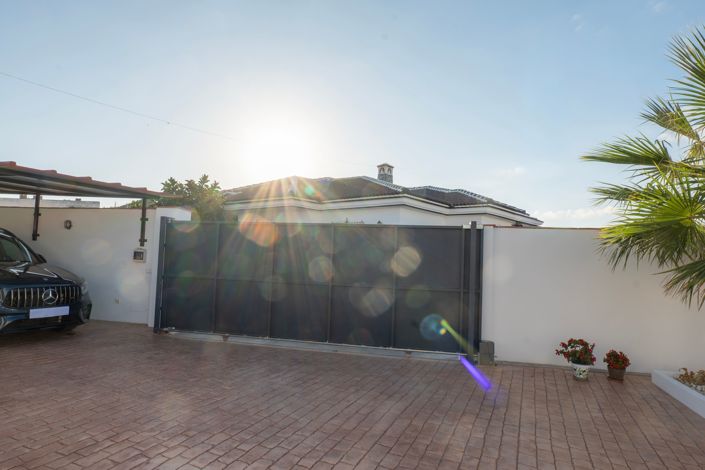 Image No.8-3 Bed House for sale