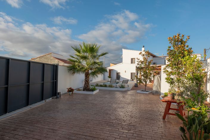 Image No.9-3 Bed House for sale