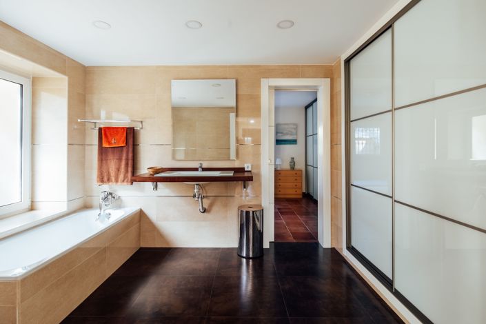 Image No.17-5 Bed Villa for sale