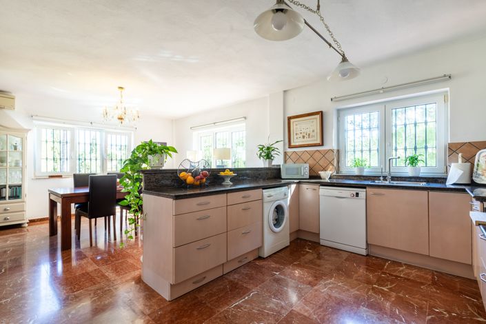 Image No.27-5 Bed Villa for sale