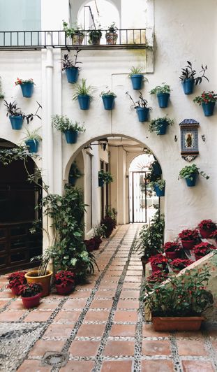 Image No.1-4 Bed Property for sale