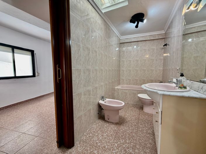 Image No.10-4 Bed Property for sale