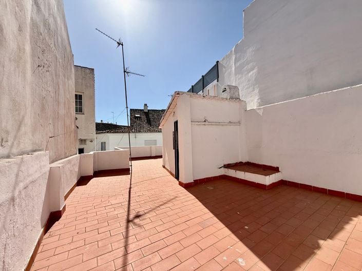 Image No.16-4 Bed Property for sale