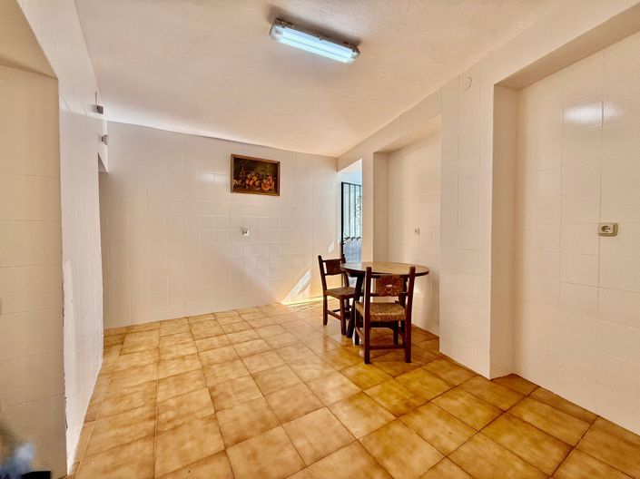 Image No.6-4 Bed Property for sale