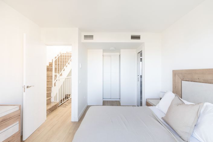 Image No.12-3 Bed Townhouse for sale