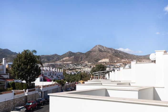 Image No.17-3 Bed Townhouse for sale