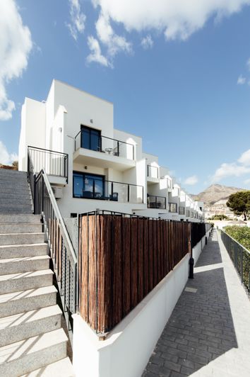 Image No.19-3 Bed Townhouse for sale