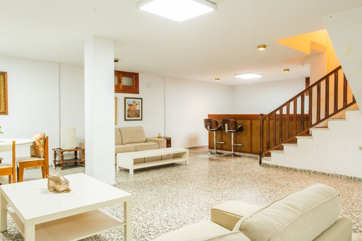 Image No.14-7 Bed Villa for sale