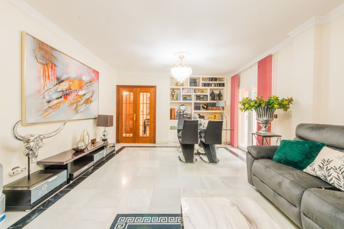 Image No.2-7 Bed Villa for sale