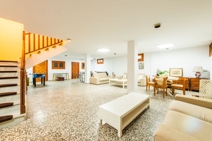 Image No.20-7 Bed Villa for sale