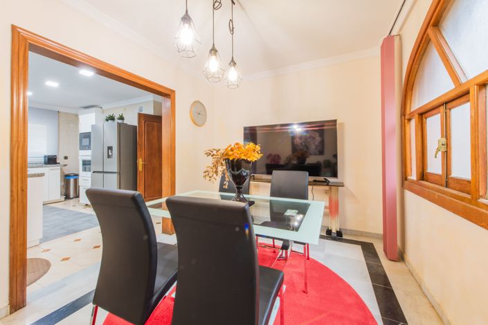 Image No.3-7 Bed Villa for sale