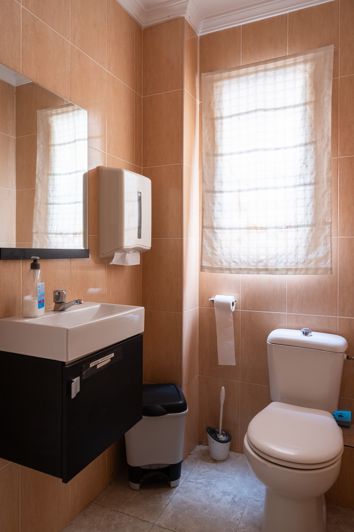 Image No.11-6 Bed Commercial for sale