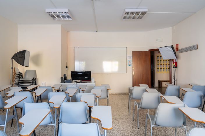 Image No.25-6 Bed Commercial for sale