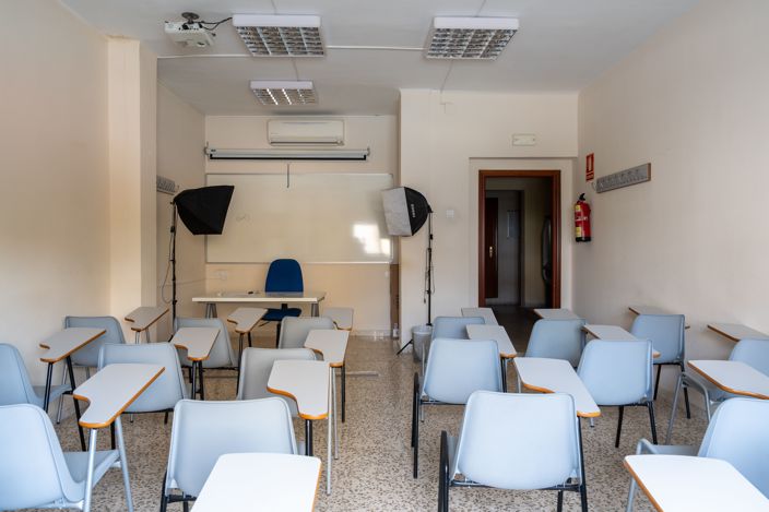 Image No.3-6 Bed Commercial for sale