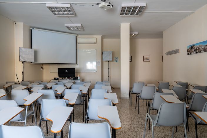 Image No.5-6 Bed Commercial for sale