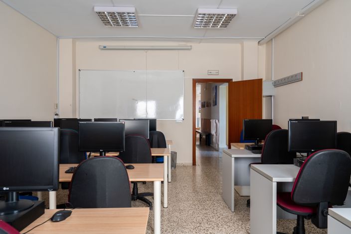 Image No.9-6 Bed Commercial for sale