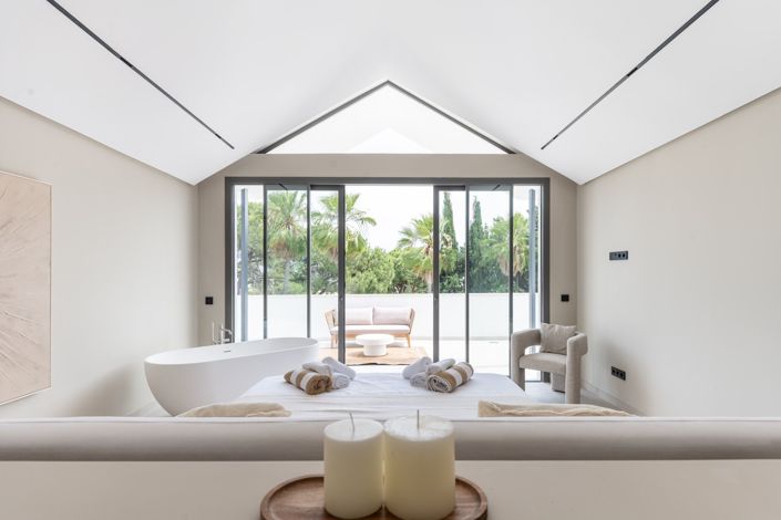 Image No.24-5 Bed House for sale