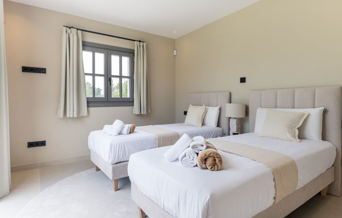 Image No.27-5 Bed House for sale