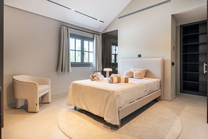 Image No.28-5 Bed House for sale