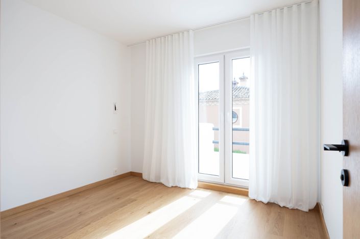 Image No.19-3 Bed House for sale