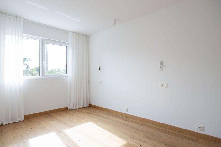 Image No.19-3 Bed House for sale