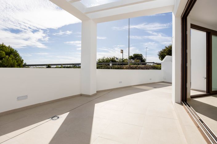 Image No.17-2 Bed Townhouse for sale