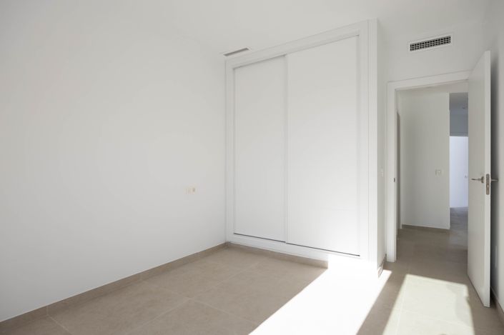 Image No.23-2 Bed Townhouse for sale