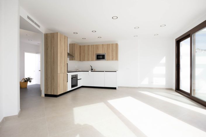 Image No.9-2 Bed Townhouse for sale