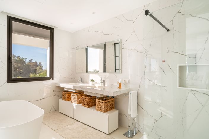 Image No.27-5 Bed Villa for sale