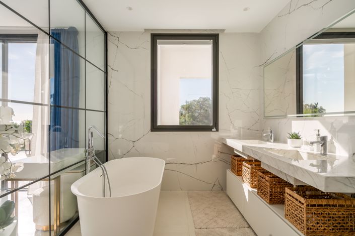 Image No.28-5 Bed Villa for sale