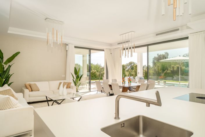 Image No.8-5 Bed Villa for sale