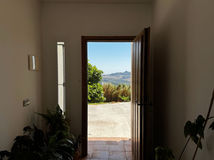 Image No.10-4 Bed House for sale