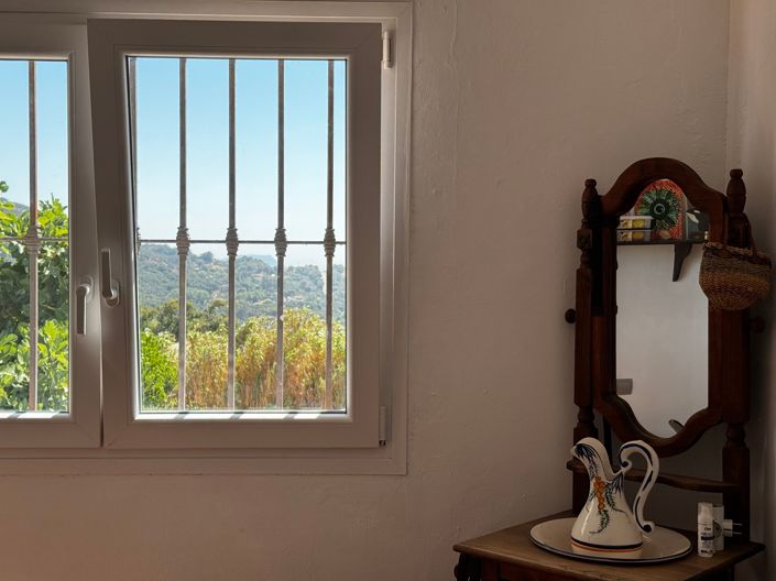 Image No.8-4 Bed House for sale