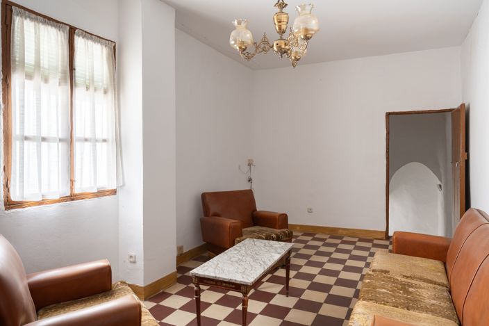 Image No.11-5 Bed House for sale