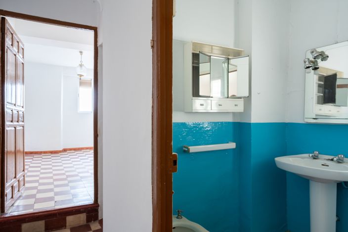 Image No.12-5 Bed House for sale