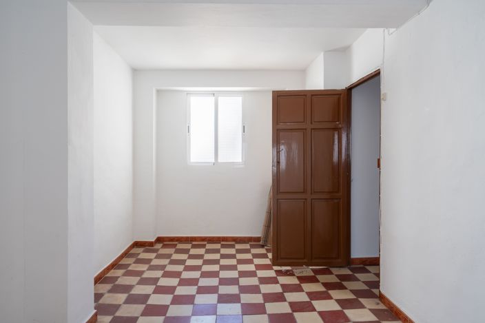 Image No.15-5 Bed House for sale