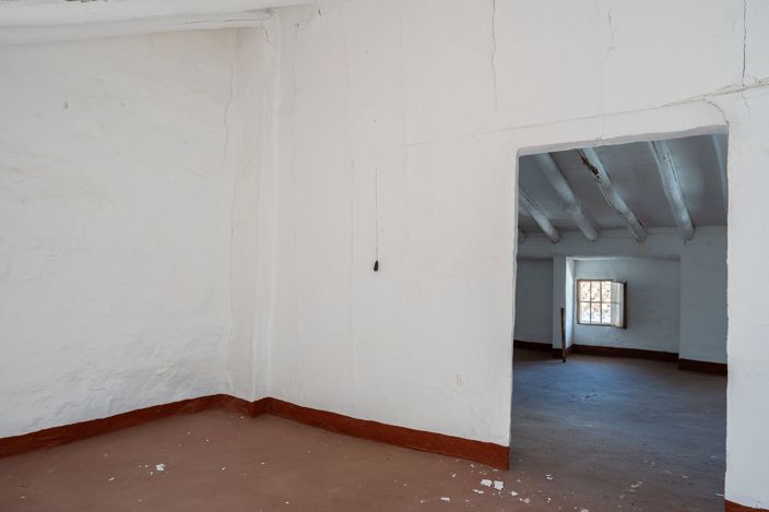 Image No.19-5 Bed House for sale