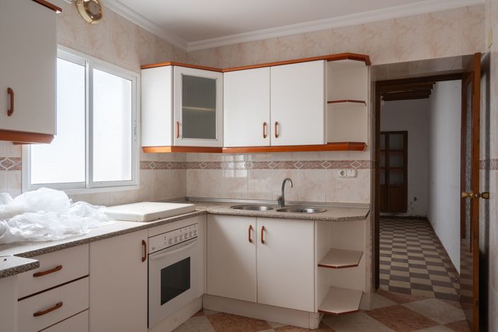 Image No.5-5 Bed House for sale