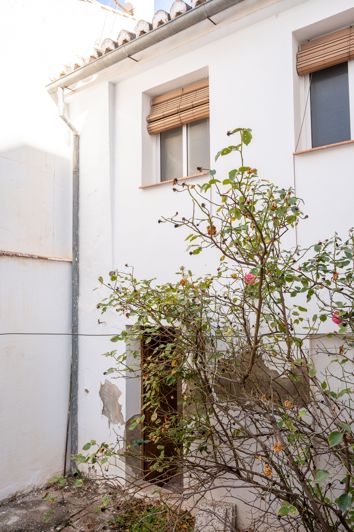 Image No.8-5 Bed House for sale